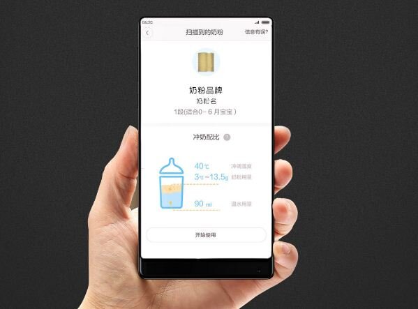 Điểm nhấn của sản phẩm này là quá trình pha sữa sẽ được điều khiển và theo dõi thông qua smartphone đã cài đặt ứng dụng của nhà sản xuất.