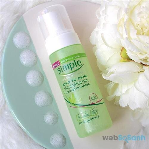 Sữa rửa mặt Simple Kind to Skin Vital Vitamin Foaming Cleanser