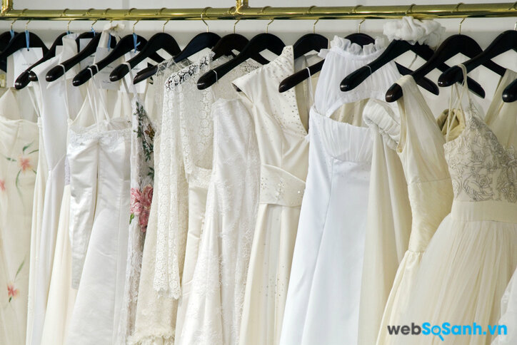 Các mẫu váy cưới khi mặc lên người sẽ lên dáng khác so với khi treo trên giá (ảnh internet)