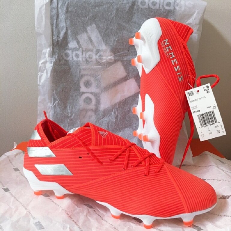 Giày đá bóng Nemeziz là một dòng giày của thương hiệu Adidas
