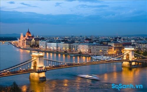 Budapest đẹp với ánh đèn rực rỡ vào buổi tối