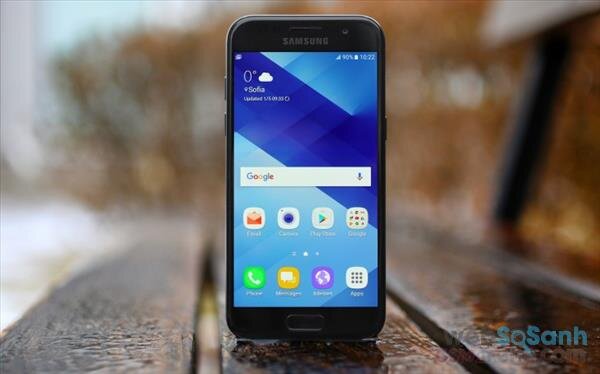 Samsung Galaxy A3 (2017) sở hữu nhiều tính năng đáng chú ý như chống nước, cảm biến một chạm