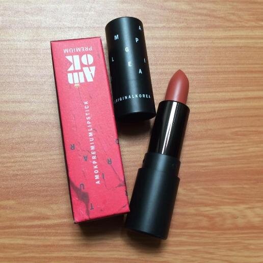 Son hồng đất Amok Strongfix Lipstick màu số 8