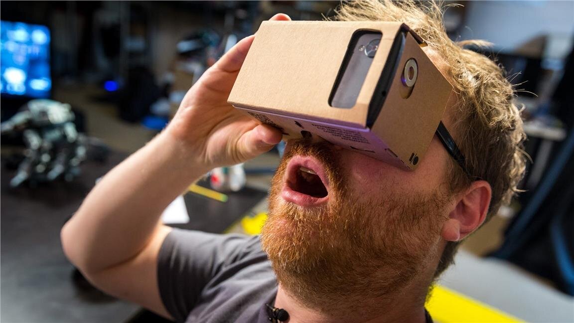 Kính VR Google Cardboard được lắp ráp dễ dàng từ các bộ phận