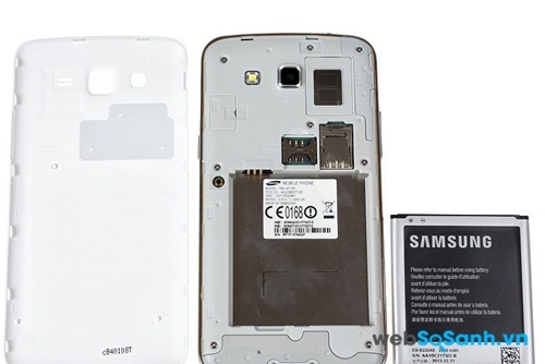 Galaxy Grand 2 có nắp lưng có thể tháo rời để truy cập vào khe cắm sim và thẻ nhớ