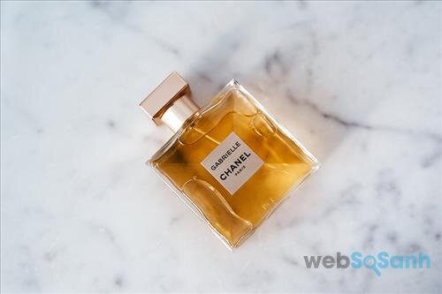 Chai nước hoa nữ Gabrielle Chanel Eau de Parfum có thiết kế đơn giản nhưng tinh tế, mùi hương thì quyến rũ vô cùng. Bạn chắc chắn sẽ thích khi thử nó!