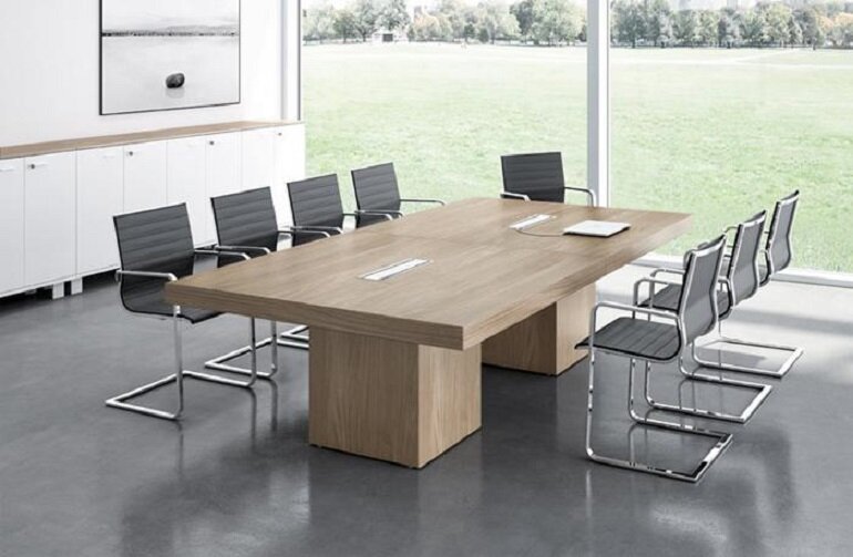 Nên chọn bàn có kích thước phù hợp với diện tích văn phòng