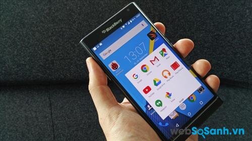 Điện thoại BlackBerry Priv là mẫu smartphone đầu tiên của BB chạy hệ điều hành Android với phiên bản Android 5.1 Lollipop