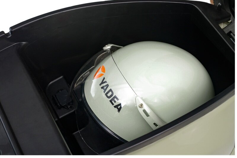 Xe máy điện Yadea Oris đẹp như Vespa, đi tới 90 km/lần sạc kèm trang bị thông minh bất ngờ!