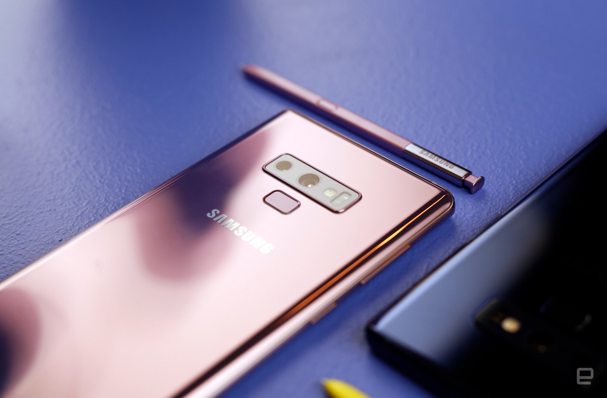 Màu đồng Galaxy Note 9 cho người mệnh kim