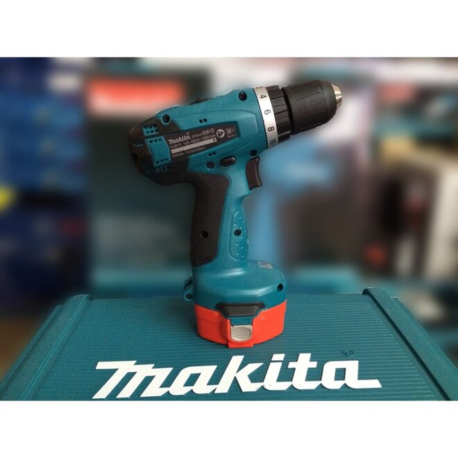 máy vặn vít dùng pin Makita