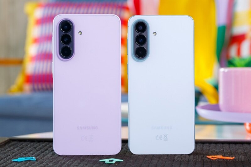 Galaxy A37 5G và Galaxy A57 5G chênh lệch chỉ 1 triệu đồng, nên mua máy nào đáng tiền hơn?