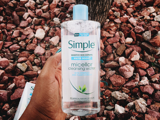 Nước tẩy trang Simple Water Boost Micellar Water có thiết kế khá đơn giản nhưng không kém phần đẹp mắt