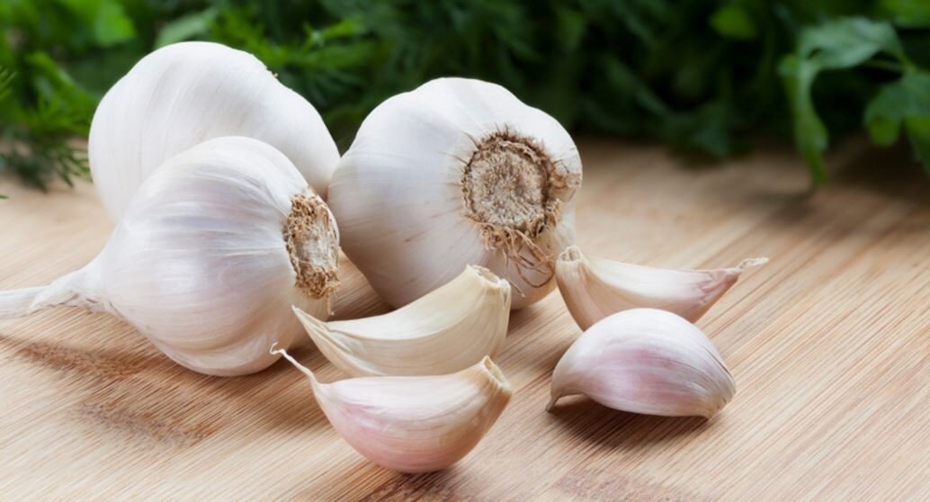 Garlic is a spice that gives dishes a delicious aroma and flavor. In particular, garlic contains substances that are beneficial for the brain when used 