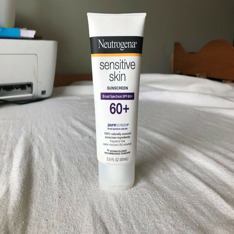 Kem chống nắng cho da mụn Neutrogena Sensitive Skin Sunscreen