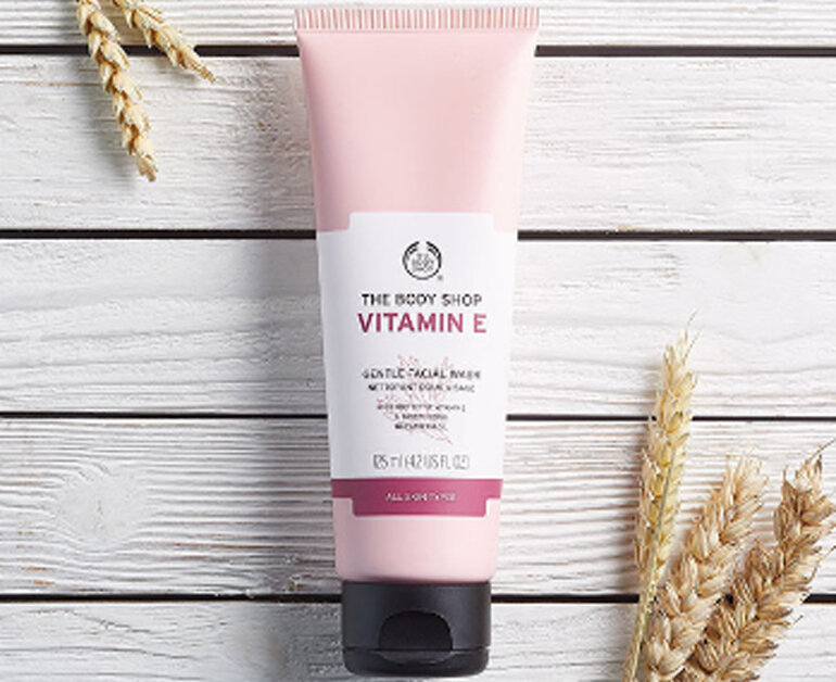 sữa rửa mặt the body shop vitamin E gentle facial wash