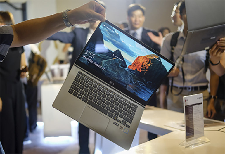 [Tư vấn} Chọn mua Macbook 13 inch hay Macbook 15 inch trong năm 2018
