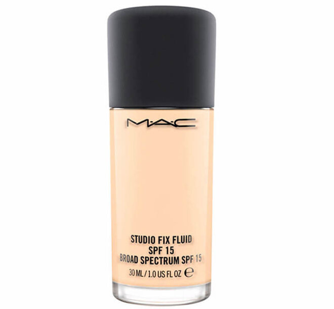 Kem nền Mac Studio Fix Fluid SPF15.