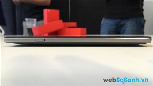 Thiết kế công cầm khá ôm tay của Oneplus 2