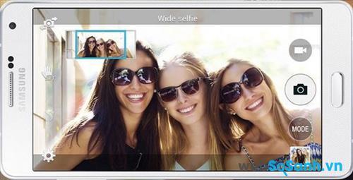 Galaxy A7 giúp bạn chụp selfie nhóm tốt hơn nhờ chức năng Wide selfie