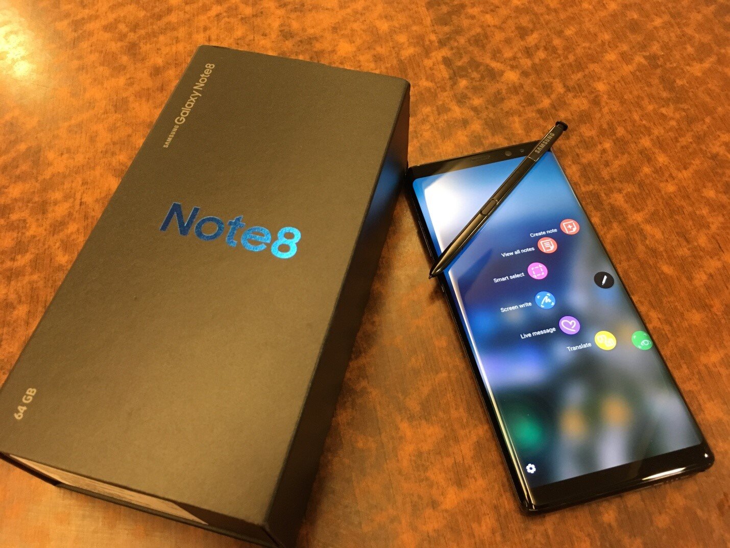 Samsung Galaxy note 8 là một trong những dòng điện thoại được tích hợp khả năng sạc nhanh được yêu thích nhất hiện nay