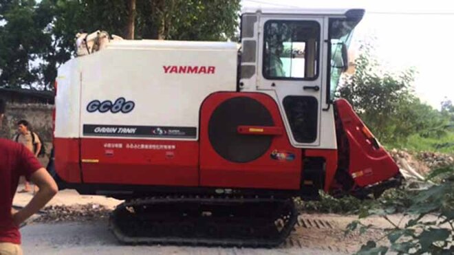 máy gặt đập liên hợp yanmar