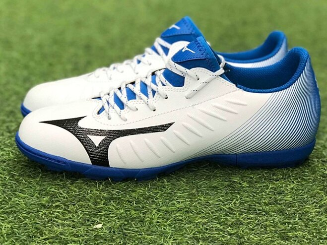 Giày đá bóng Mizuno được cầu thủ Hà Đức Chinh của đội tuyển Việt Nam tin chọn