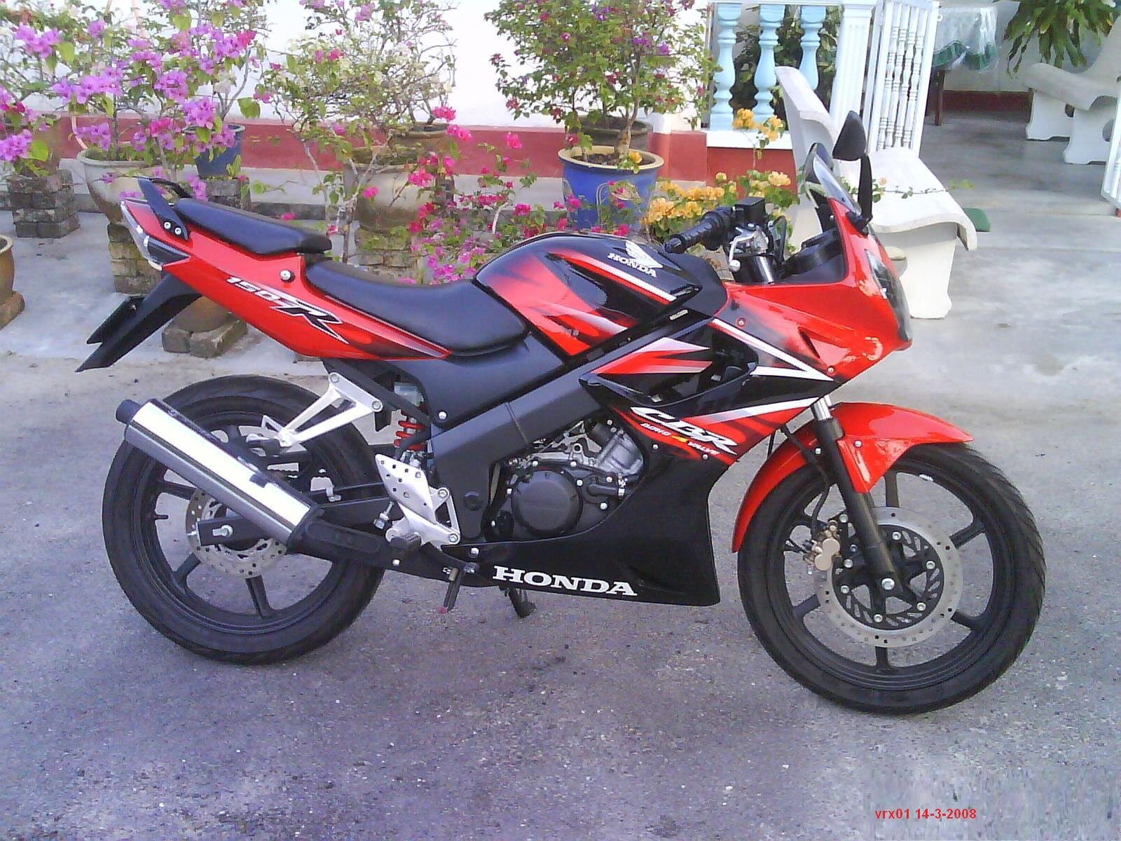 Honda CBR150R hầm hố đầy chất thể thao