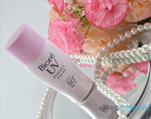 kem chống nắng Bioré UV Bright face milk SPF 50 PA+++ có bao bì khá dễ thương, tiện dụng 