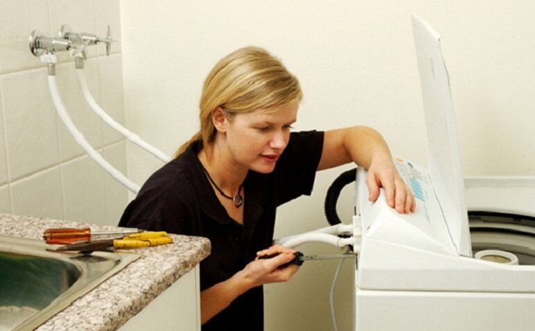 Lỗi máy giặt không vắt do dây đai hoặc động cơ máy giặt bị hỏng