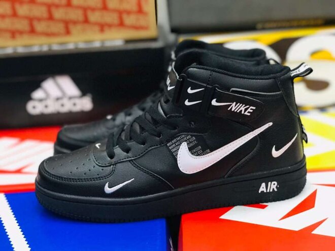 Giày thể thao nữ màu đen cổ cao Nike 