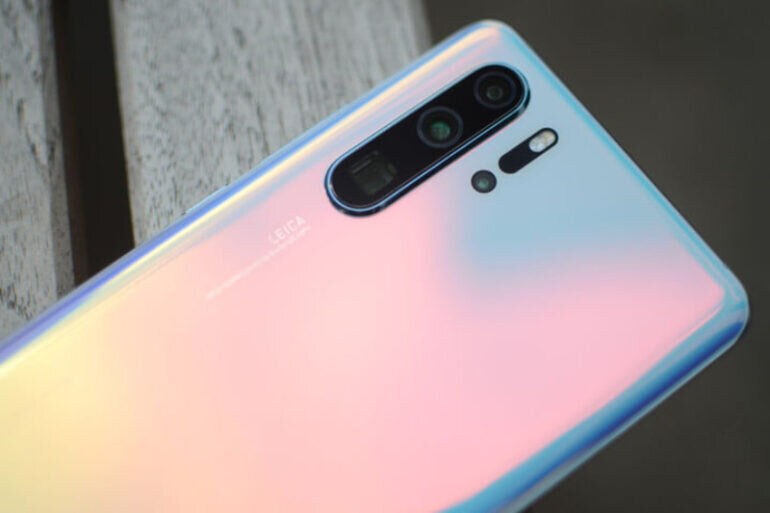 Huawei P30 Pro và iPhone XS Max