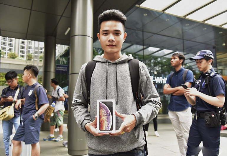 79 triệu đồng cho một chiếc điện thoại iPhone Xs Max xách tay về Việt Nam