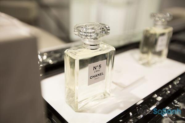 Thiết kế truyền thống của nước hoa Chanel no5 leau