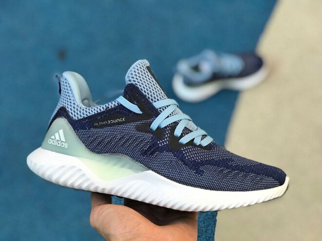 AlphaBounce Beyond là mẫu giày chạy bộ phù hợp cho phái nữ 