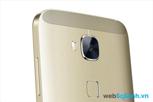 Camera chính 13MP của smartphone Huawei G7 Plus sử dụng cảm biến BSI, ngoài ra camera này còn tích hợp công nghệ chống rung quang học OIS