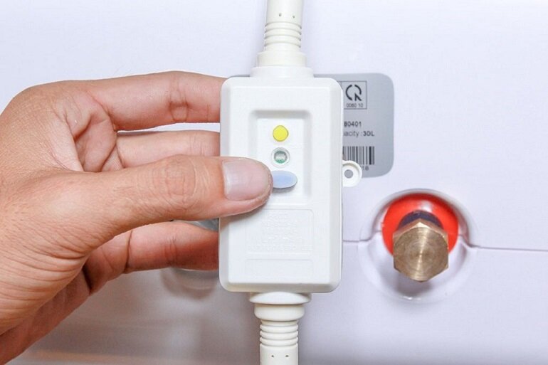Bình nóng lạnh Ferroli UNO ME 15L
