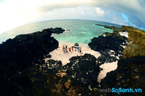 Đảo Bé là đảo được đánh giá là có bãi biển đẹp và hoang sơ nhất tại Lý Sơn