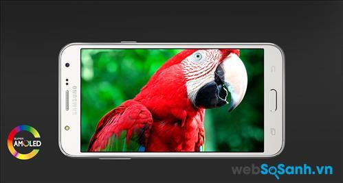 Điện thoại Samsung Galaxy J7 sở hữu màn hình Super AMOLED 5.5 inch độ phân giải HD 720 x 1080 pixel