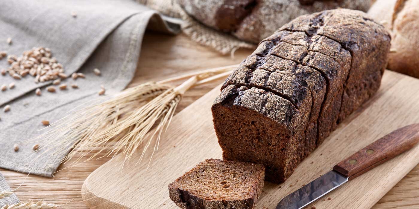 Bị đường huyết cao nên ăn gì? Bánh mì đen nguyên cám tốt cho người có đường huyết cao