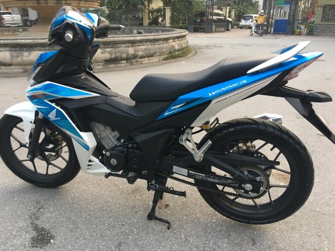 Honda Winner màu xanh