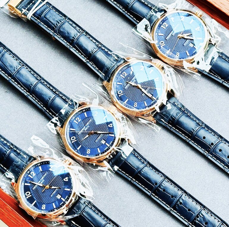 Sự tinh tế và sang trọng được Frederique Constant FC-303RMN5B4 thể hiện rõ nét
