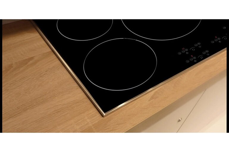 Bếp từ âm 3 vùng nấu Cata IB 633X có thiết kế mặt kính màu đen sang trọng, thu hút