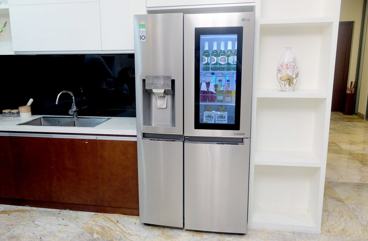 Tủ lạnh Instaview Door-in-Door LG có thể chứa đến 4 chai rượu ở nhiệt độ tối ưu