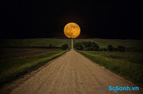 Hình ảnh mặt trăng đẹp lung linh, huyền ảo của bầu trời đêm
