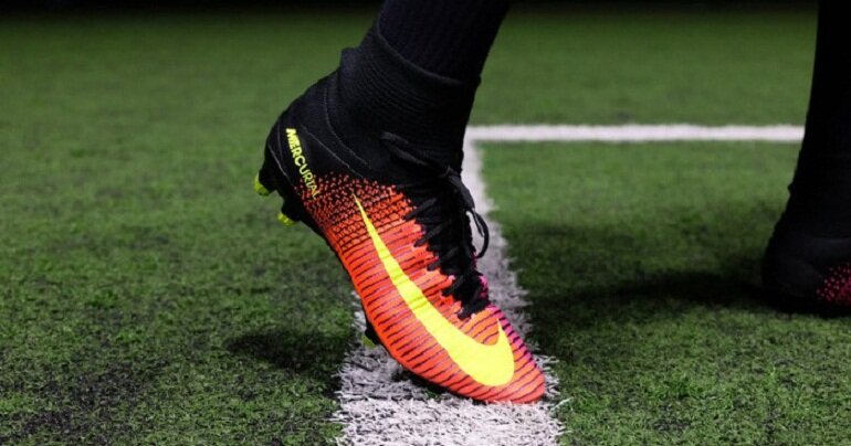 thiết kế giày đá bóng Nike Mercurial khá đẹp