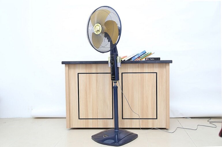 Quạt cây Panasonic F-407WGO có điều khiển từ xa