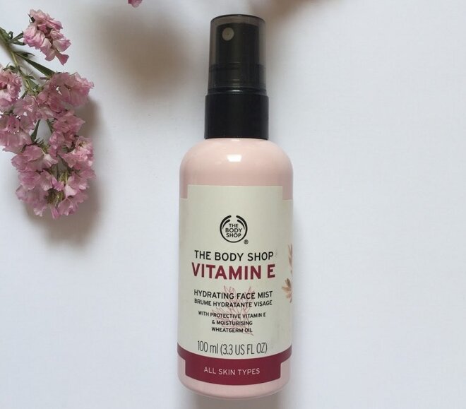 xịt khoáng The Body Shop Vitamin E Hydrating Face Mist