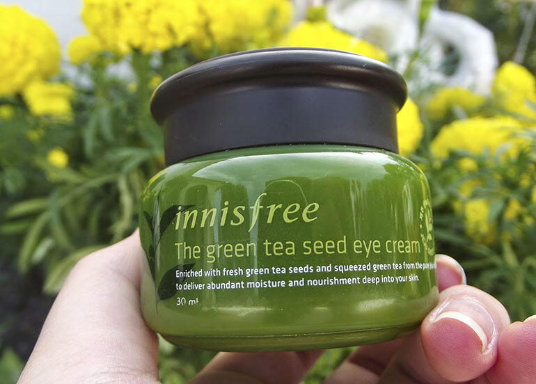 kem dưỡng ẩm cho da mặt Innisfree Green Tea Moisture Cream với tinh chất từ thiên nhiên, dịu nhẹ và an toàn cho làn da nhạy cảm