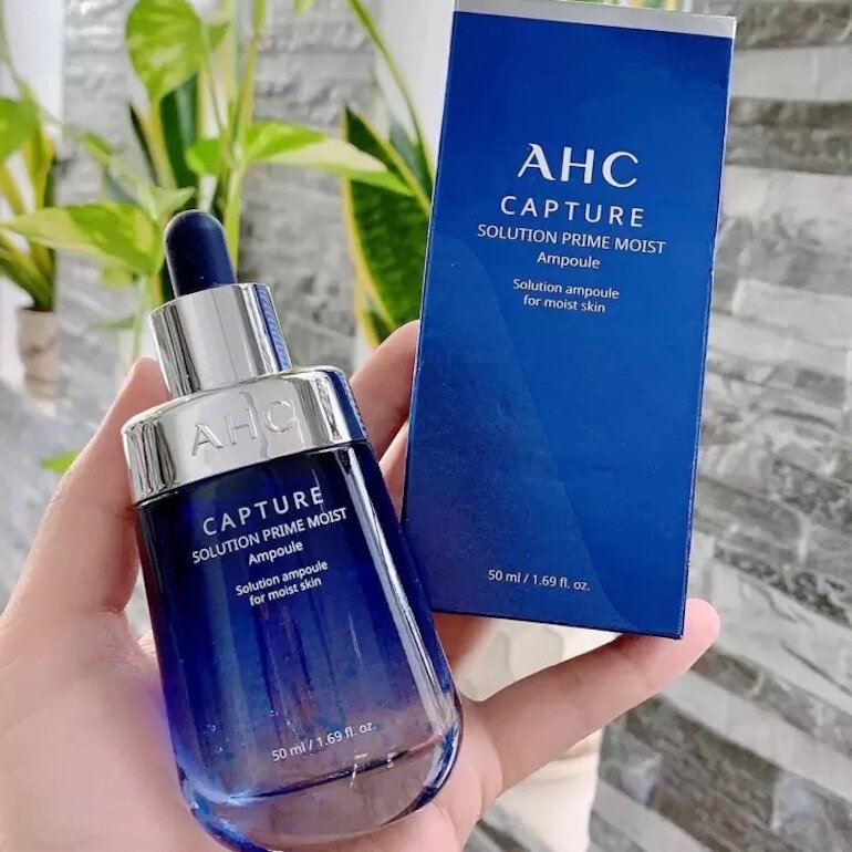 Serum AHC xanh giúp dưỡng ẩm cho da tối ưu.
